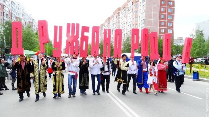 Национальные объединения Чувашии пройдут в народных костюмах на Параде дружбы народов России