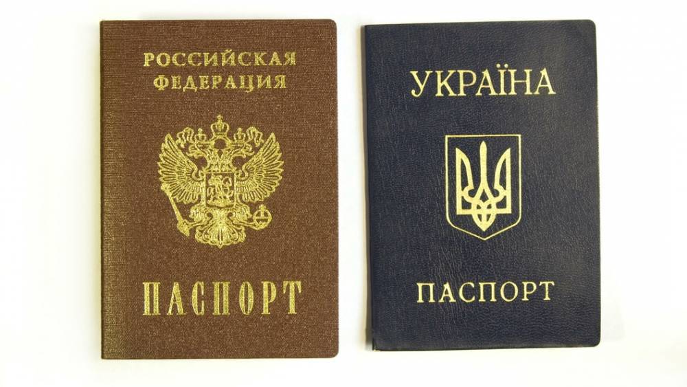 "Продолжаем работать над санкциями": МИД Украины отреагировал на выдачу российских паспортов жителям Донбасса
