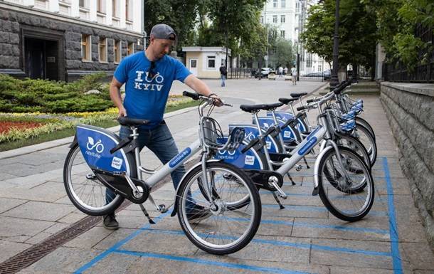 Возле Администрации Президента Украины появился пункт проката велосипедов