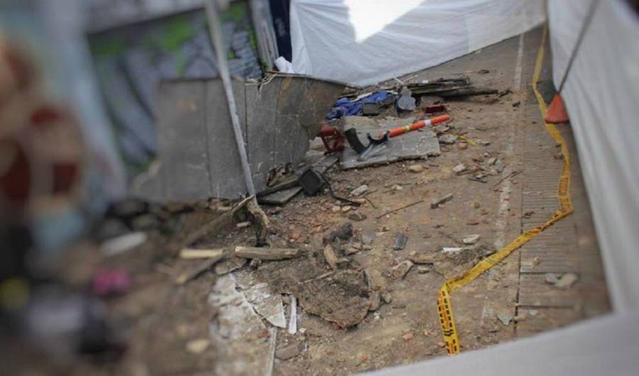 В Колумбии при обрушении стены здания погибли два человека