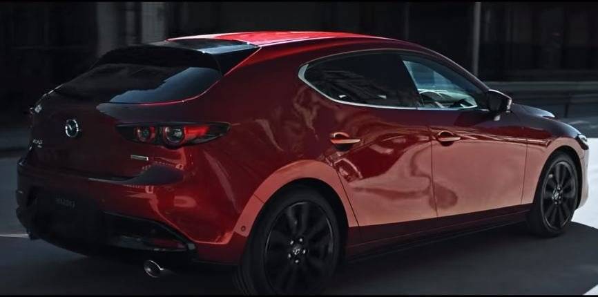 Стали известны цены на новую Mazda 3 для России