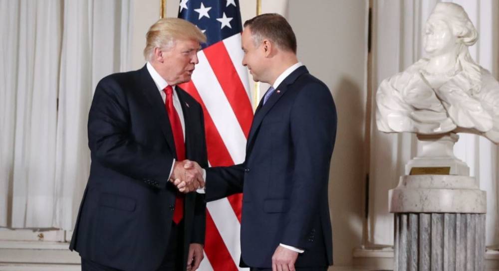 Граждане Польши станут главными жертвами очередной сделки Варшавы с Вашингтоном