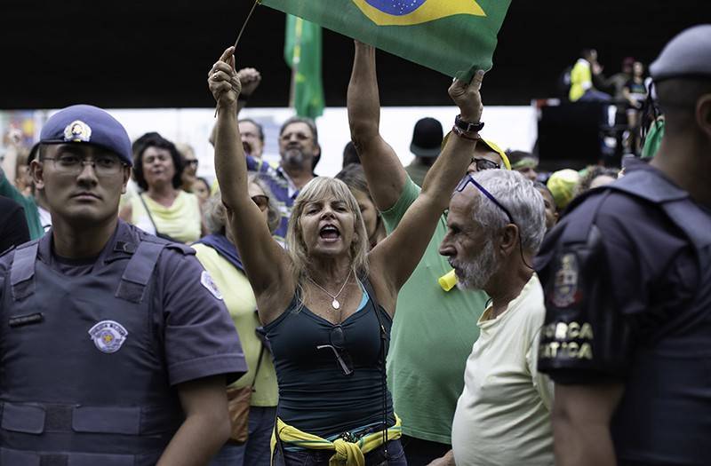 Бразильцы массово вышли на улицы с требованием отменить пенсионную реформу