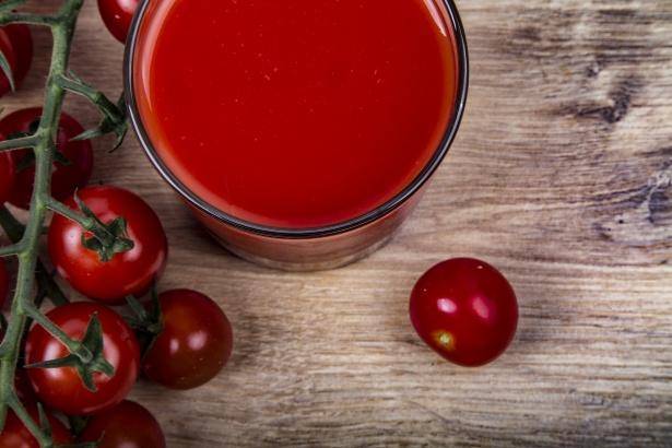Диетологи рассказали о вредных свойствах томатного сока