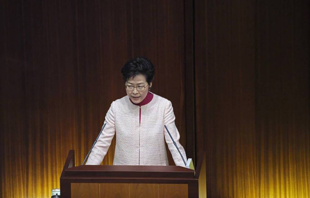 Власти Гонконга решили приостановить рассмотрение законопроекта об экстрадиции