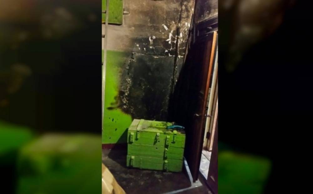 В Промышленном районе Смоленска вспыхнули сразу две входные двери