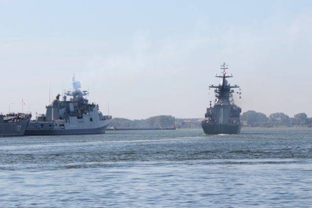 Силы Балтийского флота РФ контролируют обстановку в районе учений НАТО