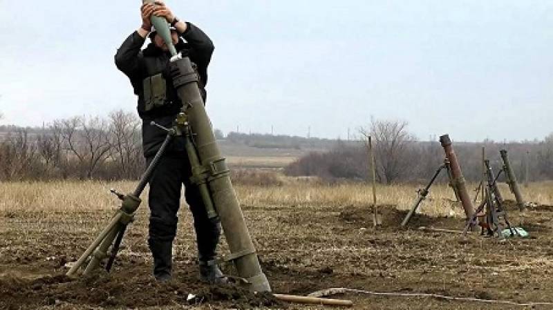 Двое мирных жителей ДНР пострадали в результате обстрелов ВСУ