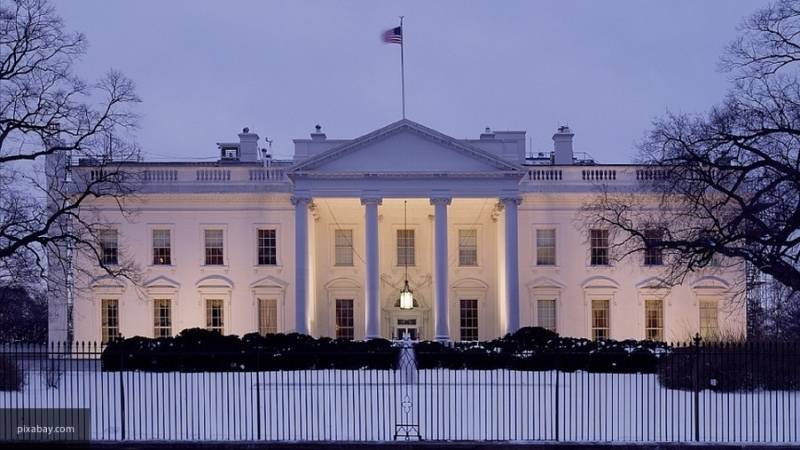 Житель США попался на попытке перелезть через ограду Белого дома