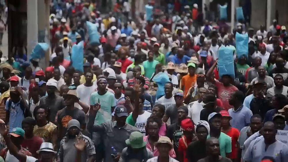 Гаити охватили массовые беспорядки