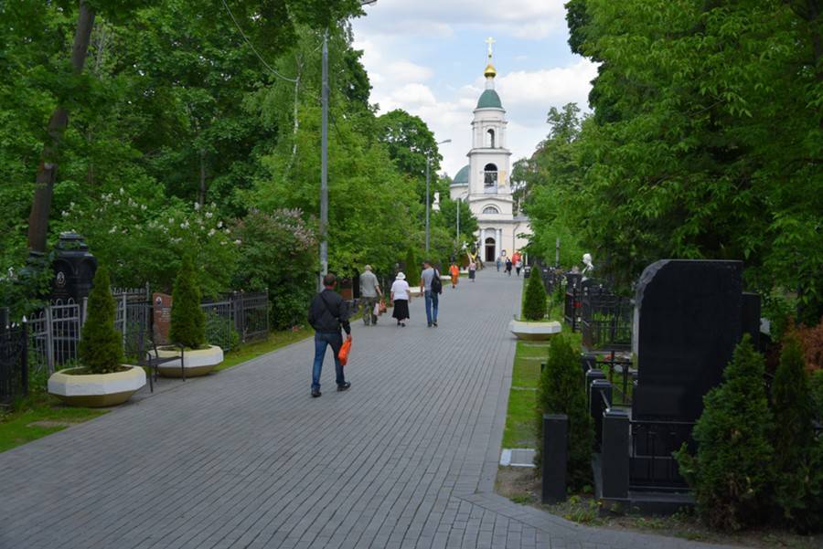 Звук от лопнувшей лампочки на Ваганьковском кладбище приняли за взрыв