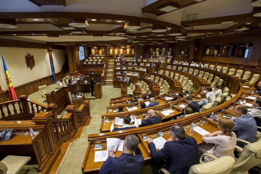 Суд Молдавии отменил решения о роспуске парламента и досрочных выборах