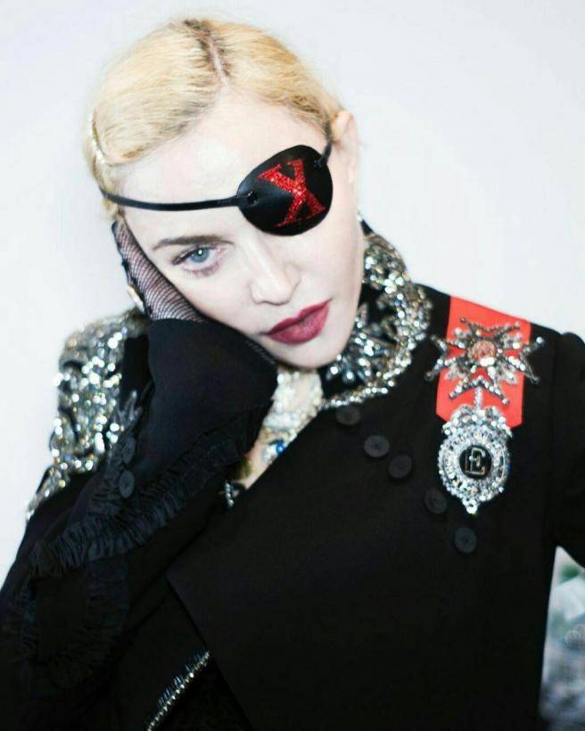 Мадонна пожаловалась на Instagram