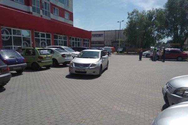У магазина в Калининграде сдававшая назад «Тойота» сбила пенсионерку - newkaliningrad.ru - Калининград