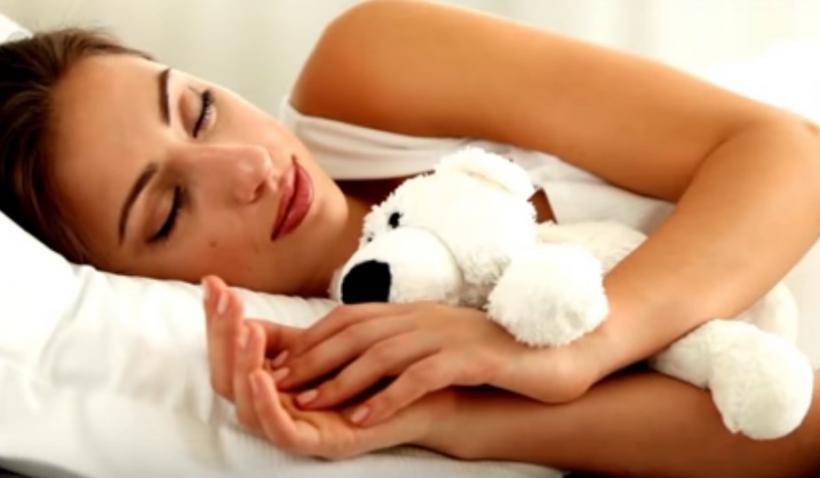 Ученые назвали оптимальную продолжительность сна для внешней привлекательности