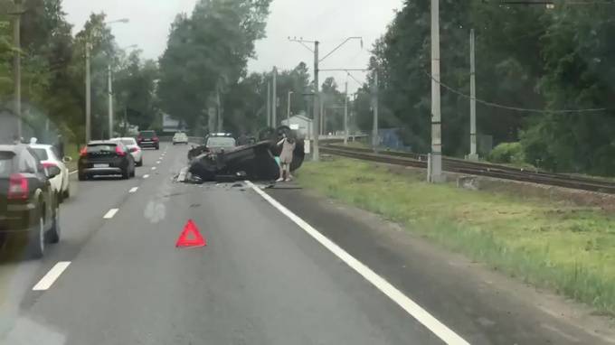 На Приморском шоссе в Петербурге произошло ДТП "с переворотом"