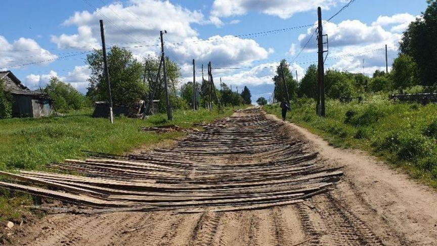 В Кировской области дорогу «отремонтировали» горбылем