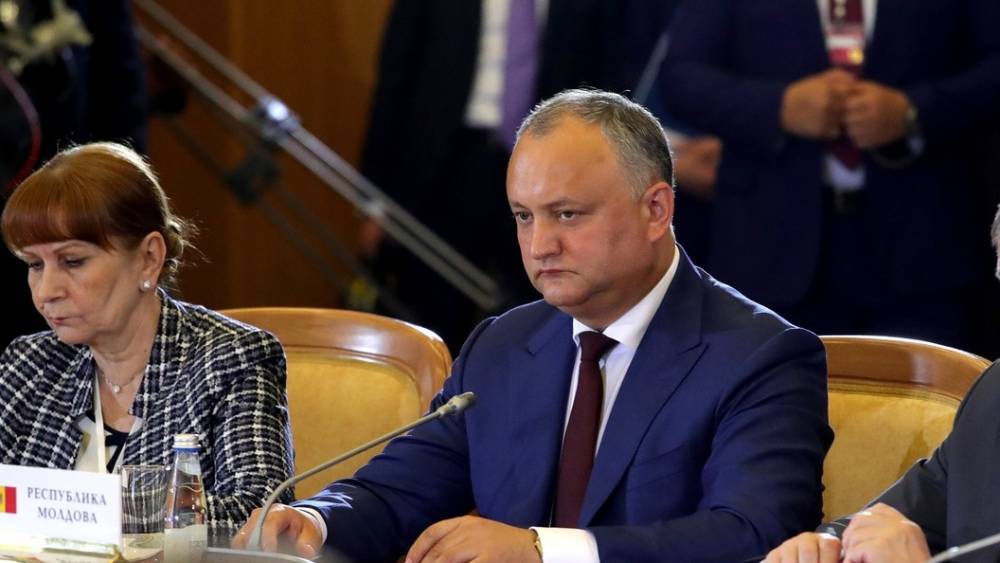 Судей в отставку: Премьер-министр Молдовы Майя Санду недовольна решениями Конституционного суда