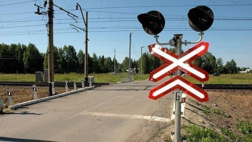 В Кировской области произошло ДТП на железнодорожном переезде: погиб водитель легковушки