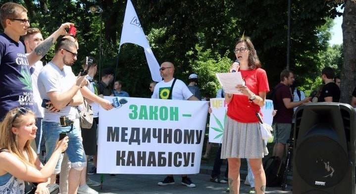 Марш за легализацию марихуаны провели в Киеве