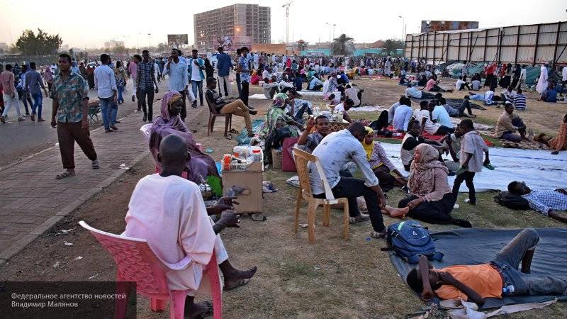 Виновные в разгоне сидячего митинга в Судане будут наказаны, пообещал военный совет