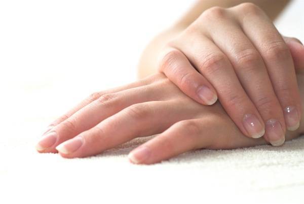 Грибок ногтей на руках: симптомы, причины, как лечить в домашних условиях