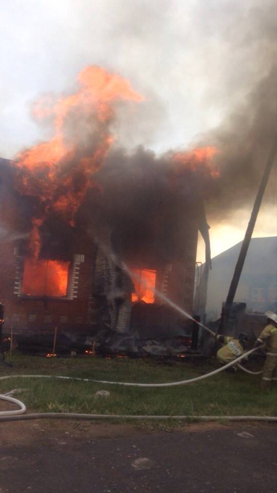 В Глазовском районе сгорел двухэтажный кирпичный дом