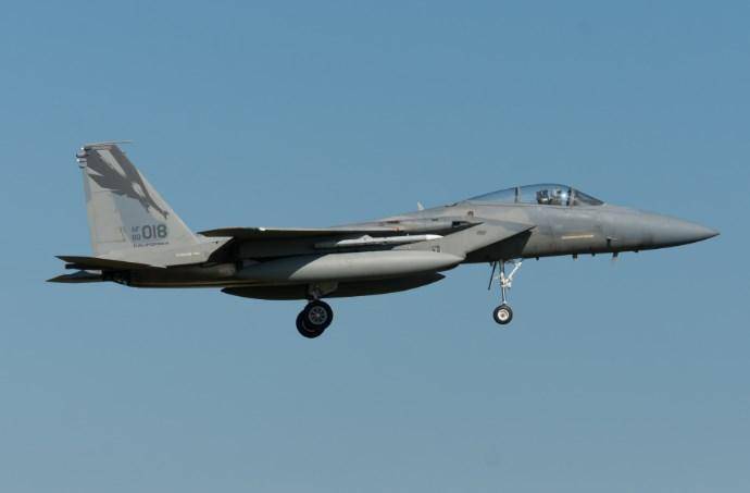 В США оценили шансы истребителя F-15C в бою против Су-57