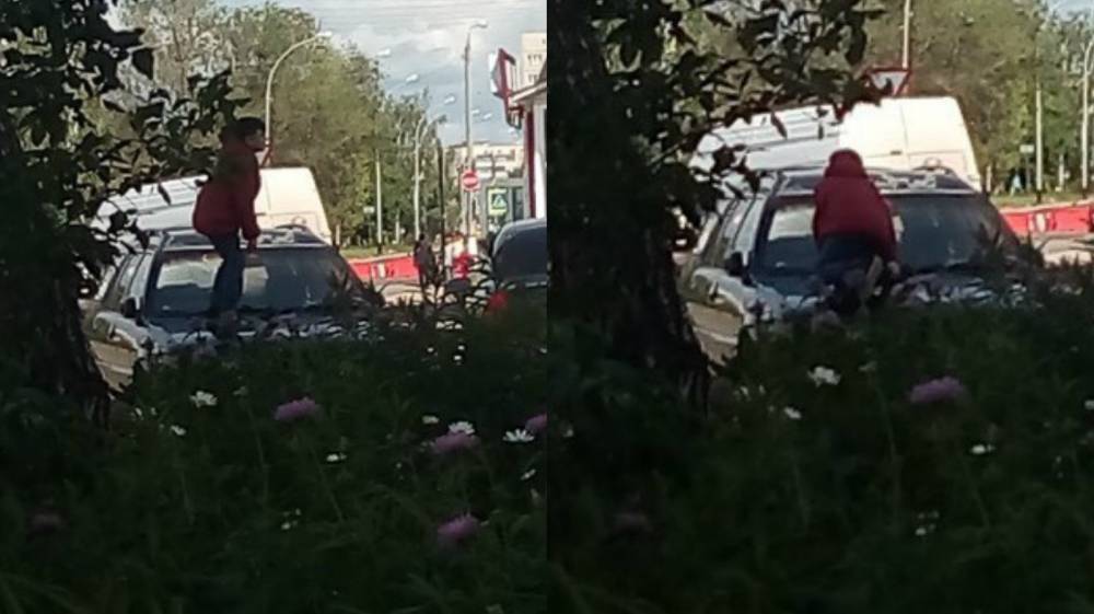 В Башкирии школьник прыгал по припаркованному во дворе автомобилю