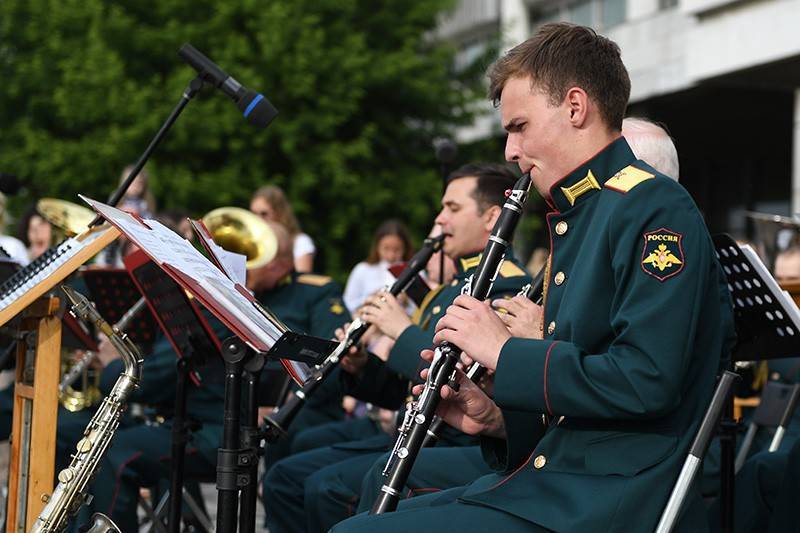 В Москве проходят масштабные выступления военных оркестров