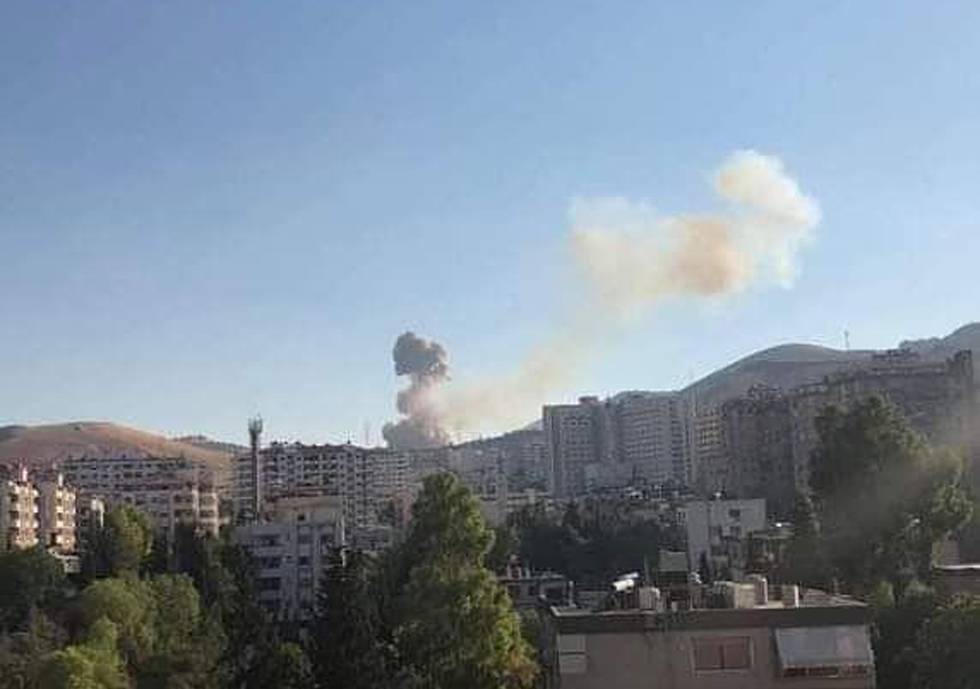 Мощный взрыв на складе боеприпасов возле Дамаска объяснили горением кустарника