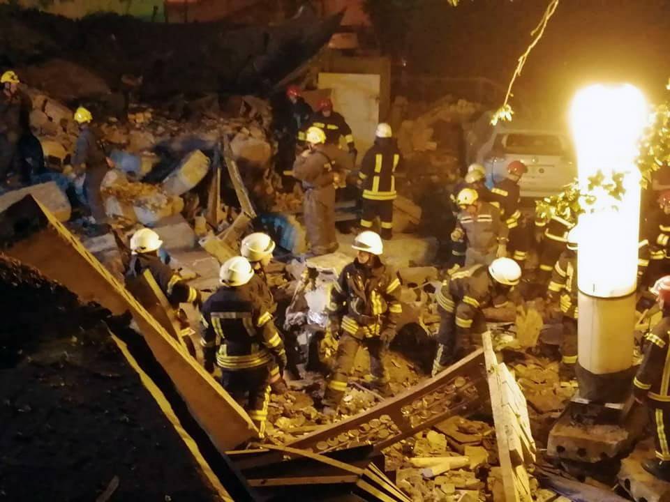 Жилой дом частично разрушен после взрыва в центре Киева (видео)