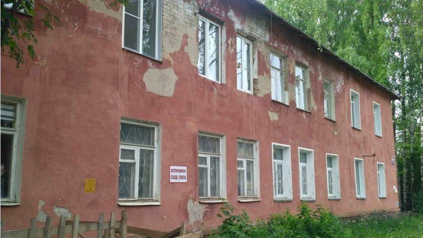 В доме на Некрасова уже несколько месяцев не устраняют последствия некачественного ремонта кровли