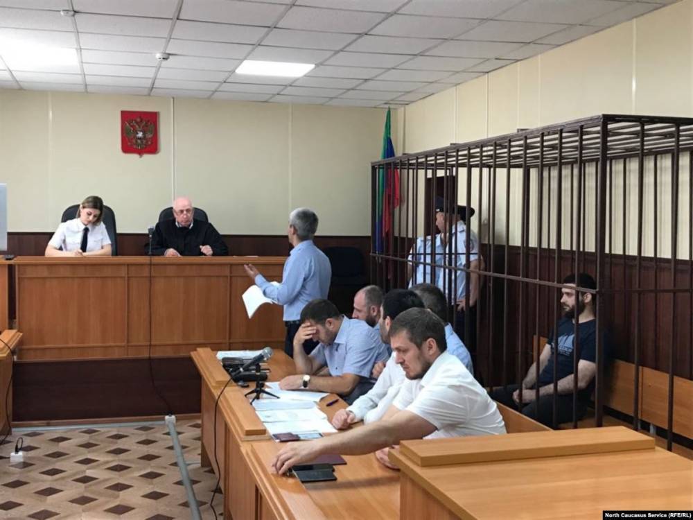 Журналисту «Черновика» продлили срок задержания. Фигурант дела заявил, что оговорил его под пытками
