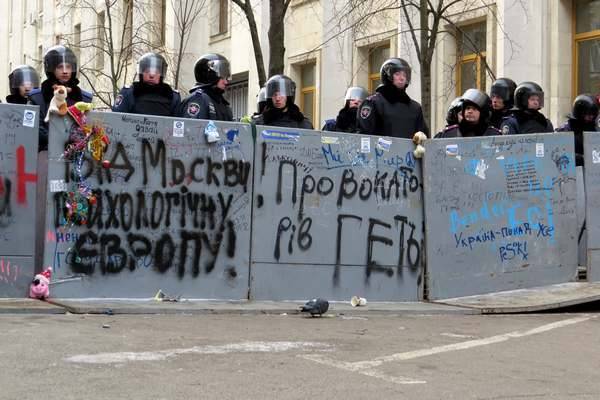 Готовится расстрел Майдана. Сценарий власти: подбросить «труп мента» и развязать террор