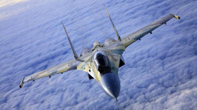 Процесс дозаправки в воздухе истребителей Су‐35С и Су‐30СМ сняли на видео