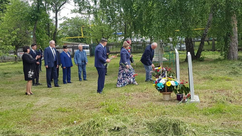 Депутаты Курултая почтили память одного из основателей Башкортостана