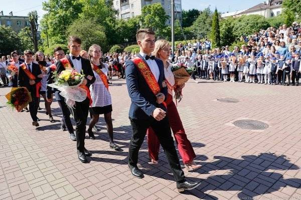 Эксперты подсчитали среднюю стоимость банкета для выпускников в России - newkaliningrad.ru - Москва - Россия - Санкт-Петербург - Томск