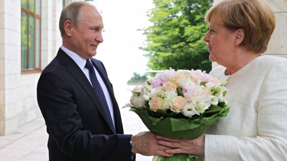 Меркель делает слишком мало для спасения отношений с Россией - депутат Бундестага