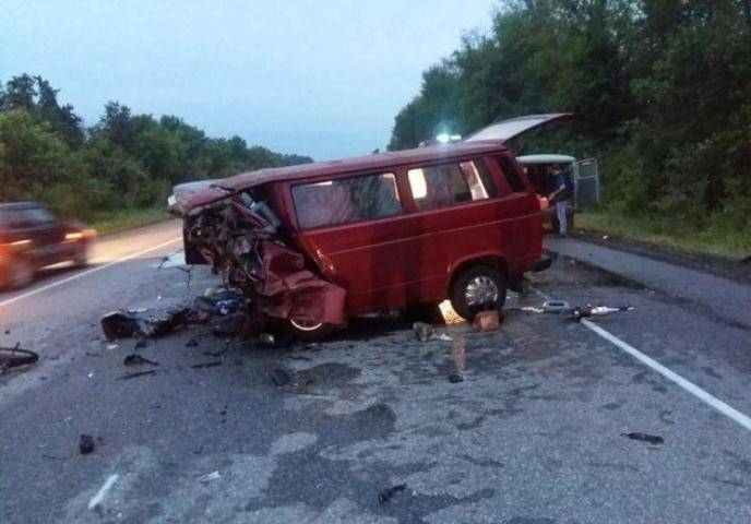 Восемь человек погибли в ДТП с участием микроавтобуса под Воронежем