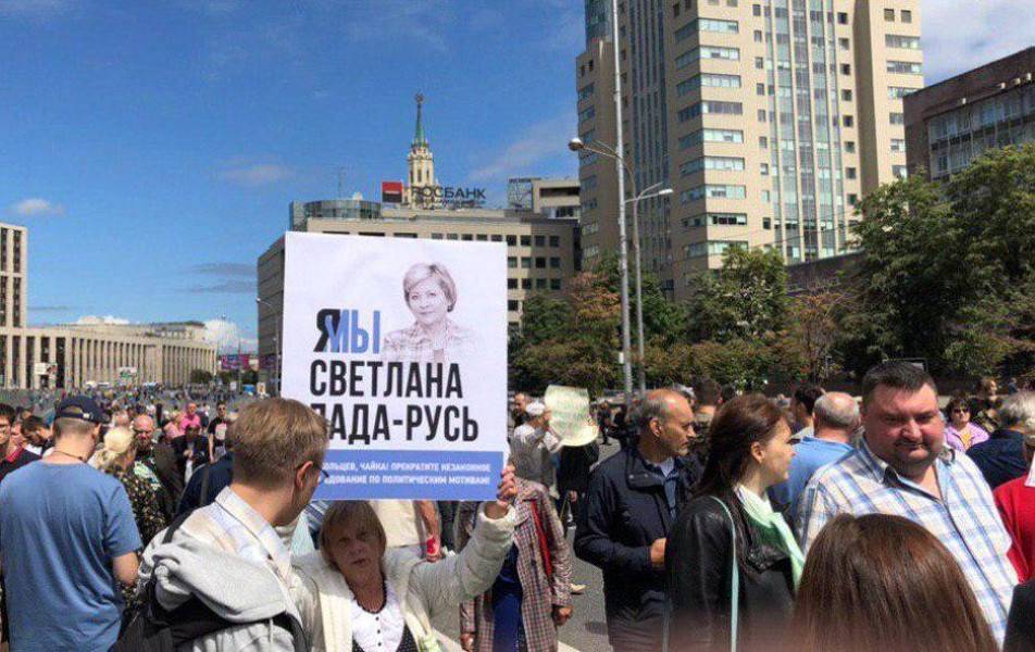 Более тысячи человек участвуют в митинге в защиту свободы слова в Москве