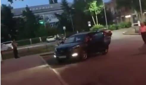 Полицейских уволили после видео драки в Уральске