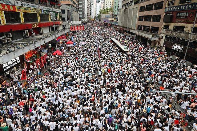 МИД советует россиянам избегать мест проведения протестов в Гонконге