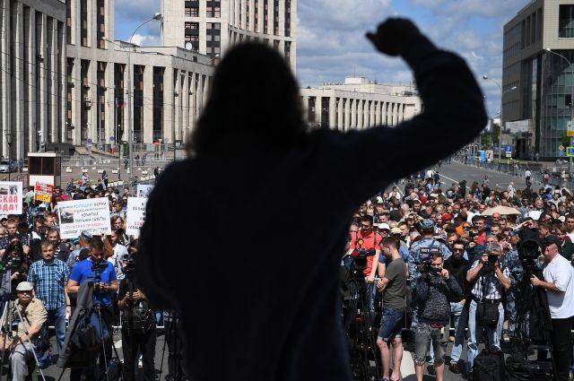 1600 человек собралось на митинг в поддержку Голунова в Москве