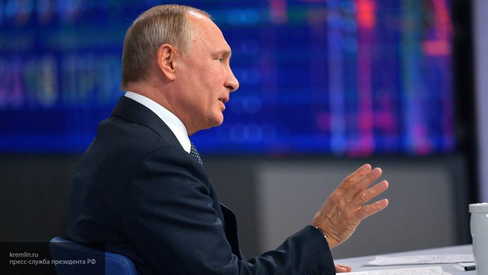 Стало известно, сколько обращений поступило на прямую линию с Путиным