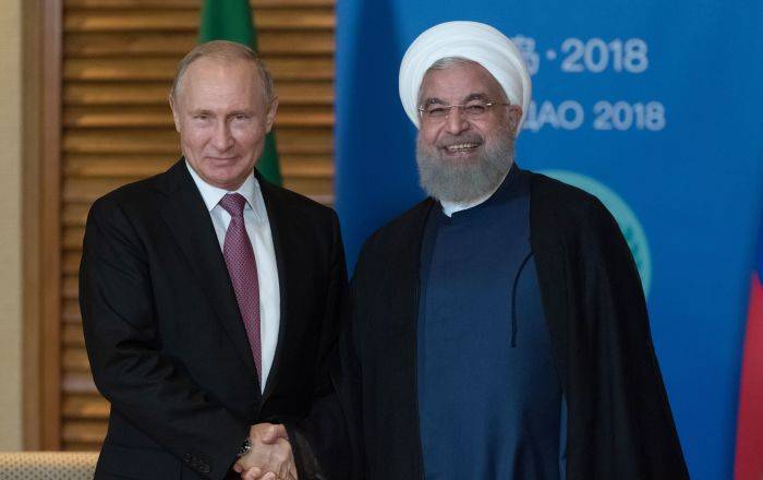 Тегеран "ревнует"? Санкции США толкают Иран в "объятия" России и ЕАЭС – востоковед