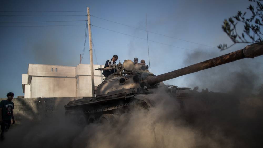 Танковая дуэль в Ливии: В бою за Триполи против друг друга сошлись два Т-55