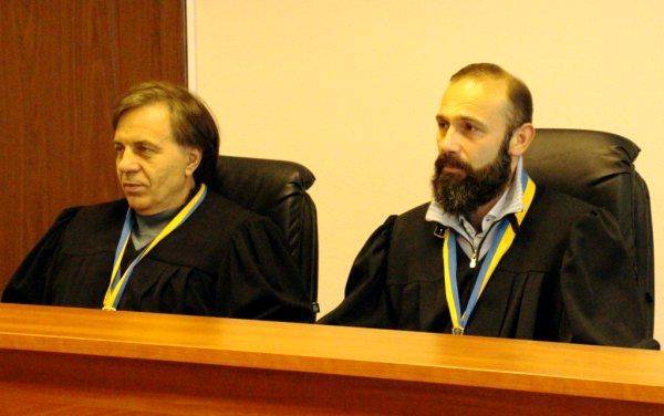Судья-подонок Артур Емельянов претендует на должность в Верховном Суде и смеется с ГПУ
