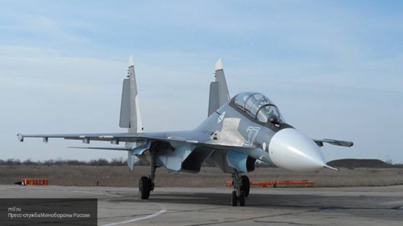 Видео учебного полета истребителей Су-27 и Су-30 появилось в Сети