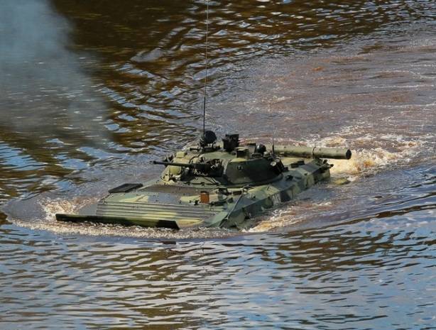 В России открыли большой танковый вододром